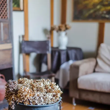 La De בית כפרי